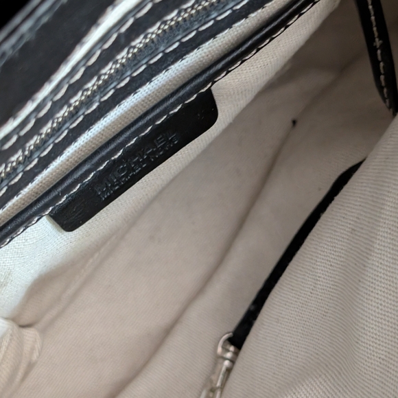 Michael Kors Black Leather Vintage Shoulder Bag - Picture 11 of 16